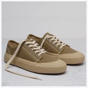 Guffy Canvas Low Top Tan Army Green Khaki Lace-up Sneakers Woman’s Size 8